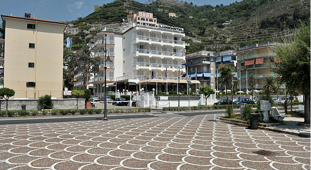 Hotel-Pietra-di-Luna-Maiori-Costiera-Amalfitana-facciata-Route-dei-Ricordi